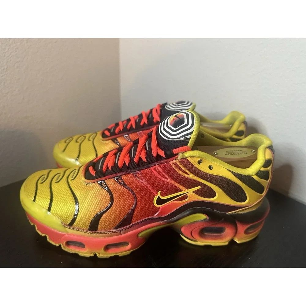 Nike Air Max Plus Fade Chrome Yellow Bright Crimson Youth‎ Size 5 Women's 6.5